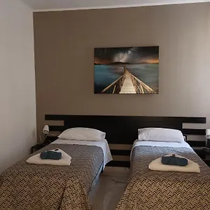Rolando 20b Guest house